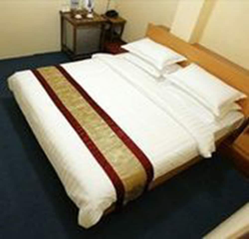 Vacation Hotel Yangon Bagian luar foto