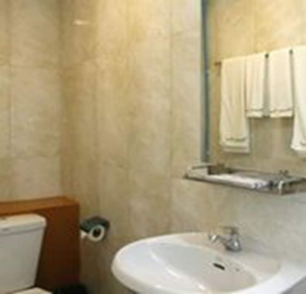 Vacation Hotel Yangon Bagian luar foto