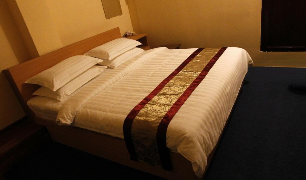 Vacation Hotel Yangon Bagian luar foto