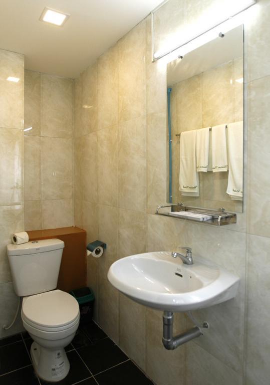 Vacation Hotel Yangon Bagian luar foto
