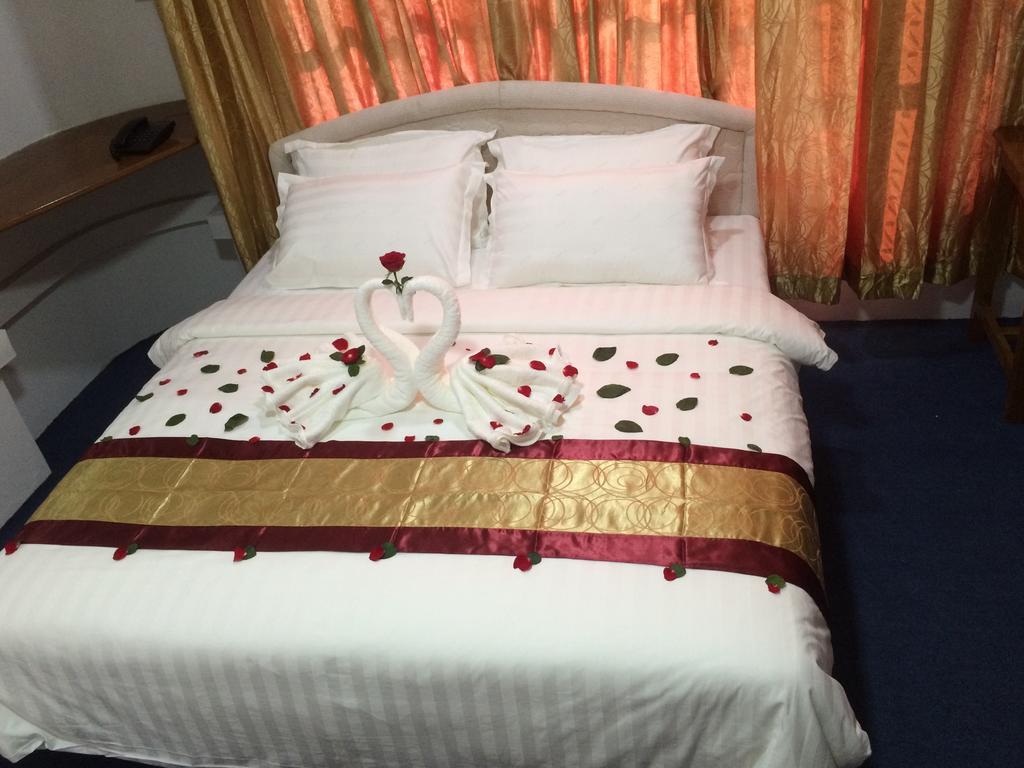 Vacation Hotel Yangon Bagian luar foto