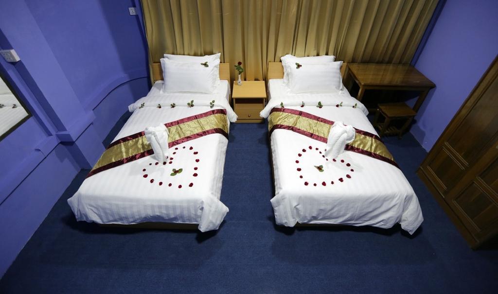 Vacation Hotel Yangon Bagian luar foto