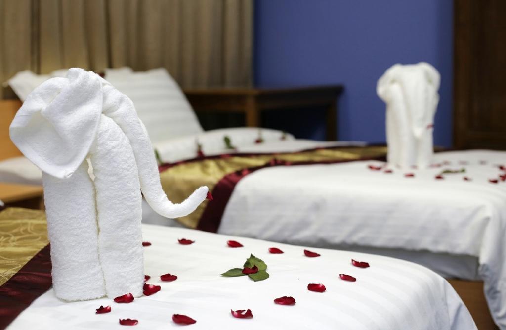 Vacation Hotel Yangon Bagian luar foto