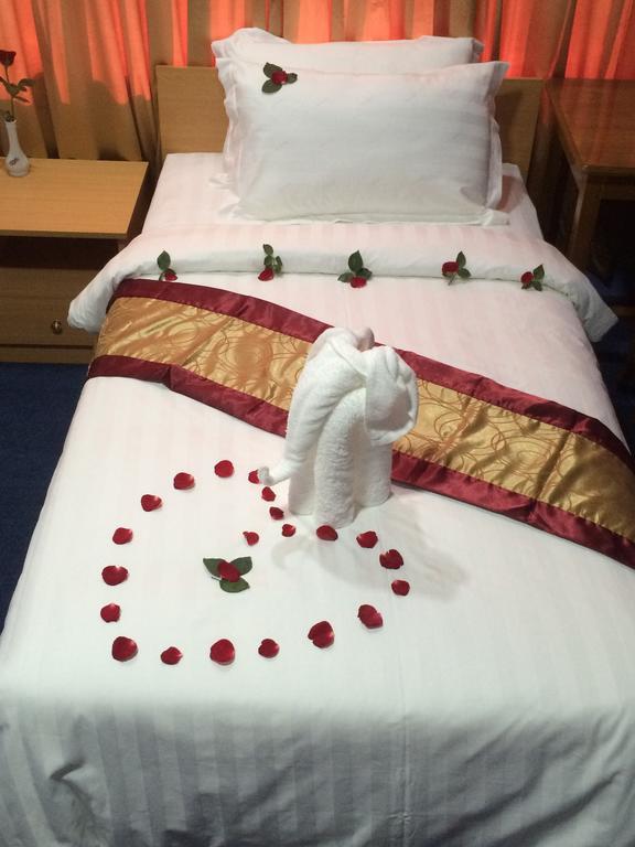 Vacation Hotel Yangon Bagian luar foto